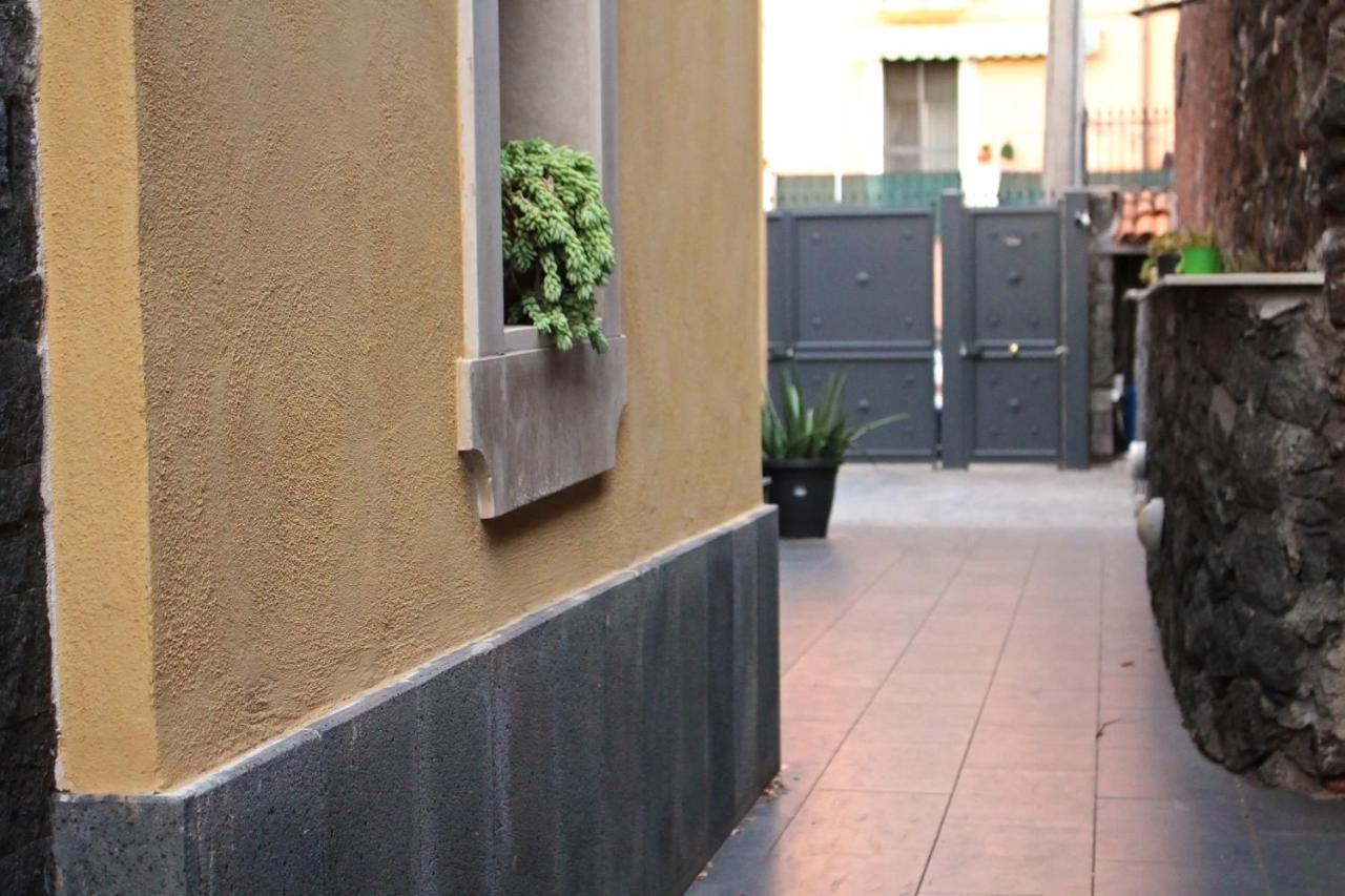 La Pietra Nera - Etna Home Catânia Exterior foto